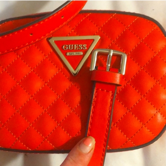 NWT! GUESS Caviar Quilted Large Zip Around Gussetted Belt Bag Bum Bag Coral Neon - Picture 10 of 17